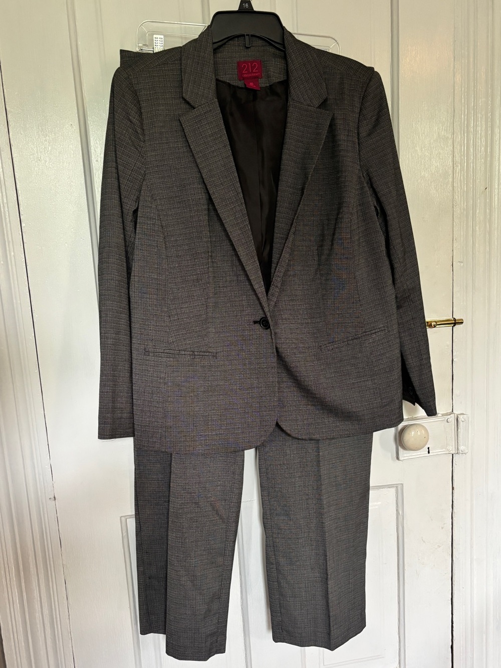 212 Collection Women’s Gray Blazer & Pant Suit